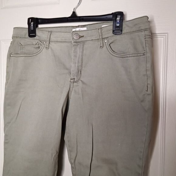 Jessica Simpson Forever Rolled Ankle Capris Sz. 31 in Light Green Color - Picture 2 of 4